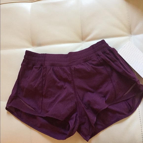 NWT PLUM LULULEMON HOTTY HOT SHORT II - - Size 4 - Picture 2 of 7